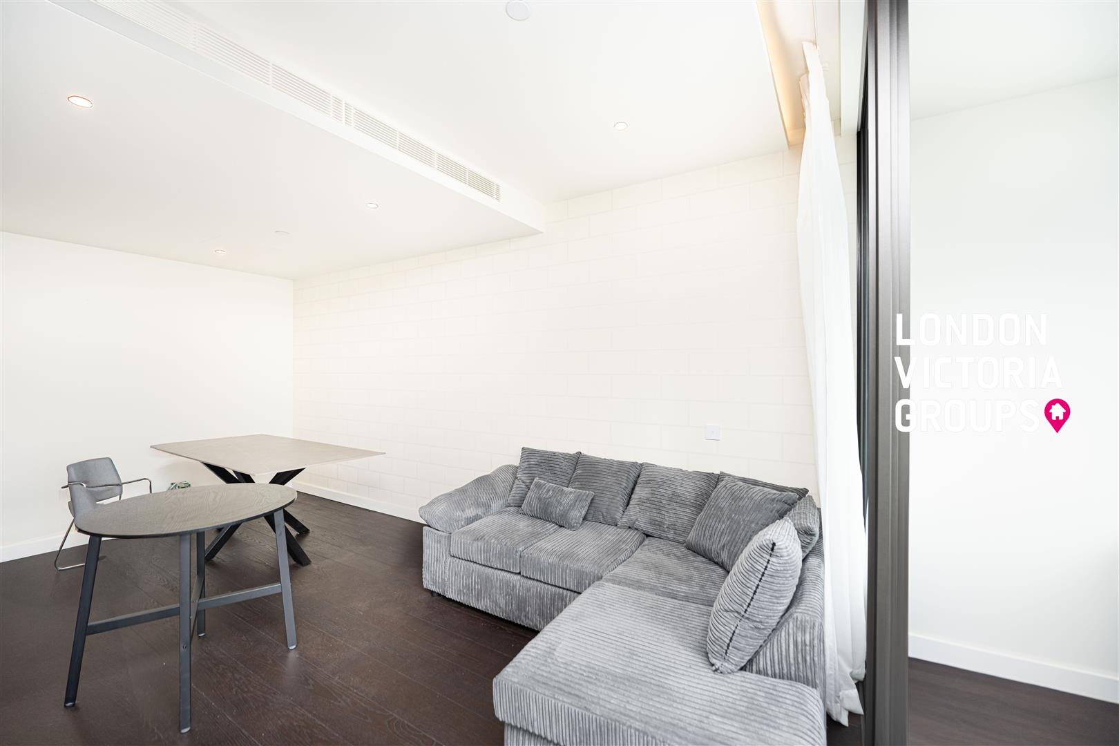 2 bed property in 67 Bondway, London